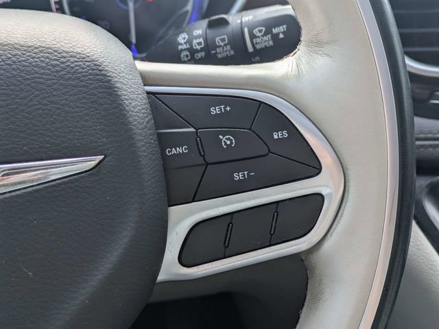 Used 2020 Chrysler Pacifica Limited FWD image 27