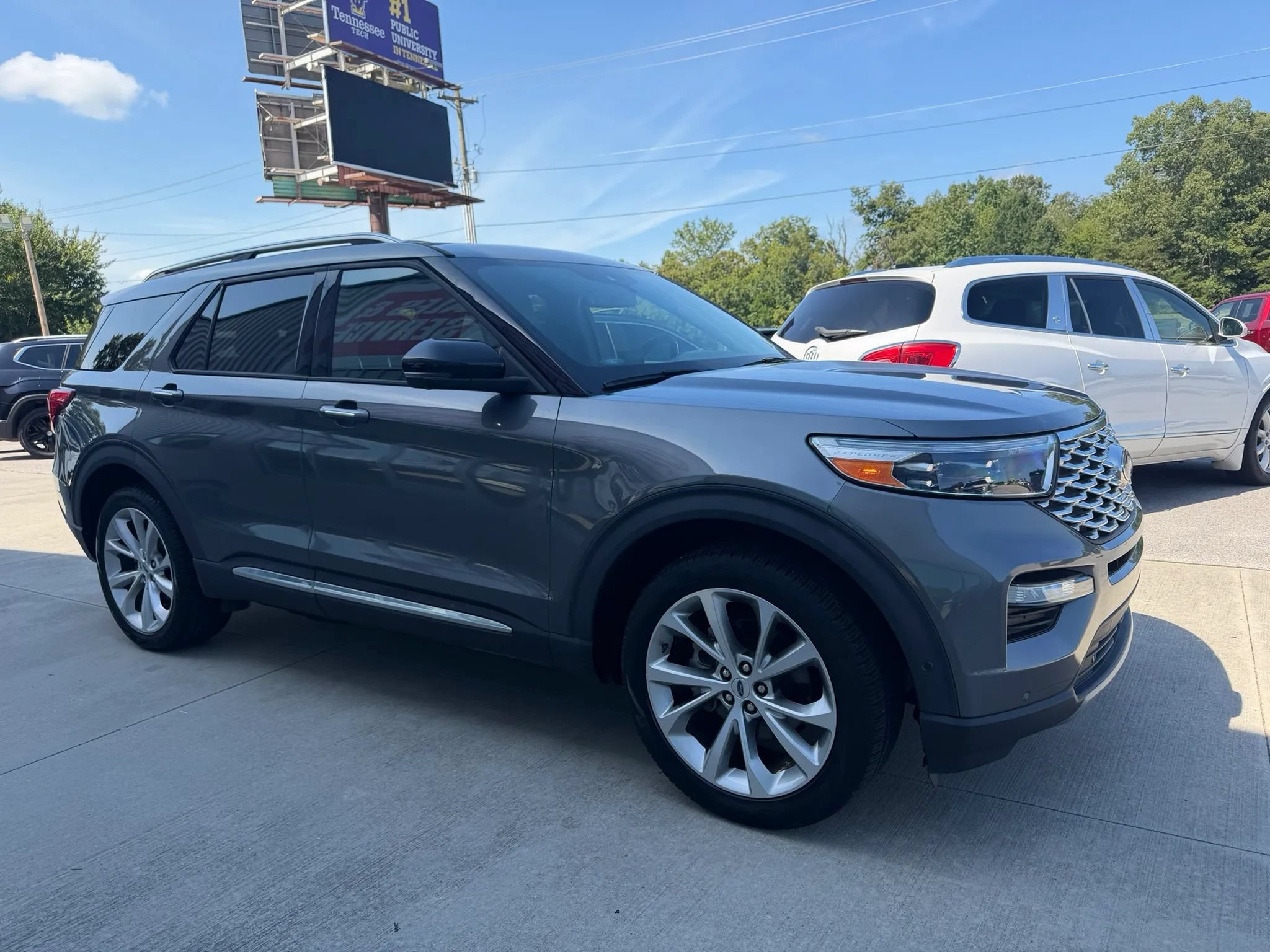 Used 2021 Ford Explorer Platinum w/ Equipment Group 601A AWD/4WD image 27