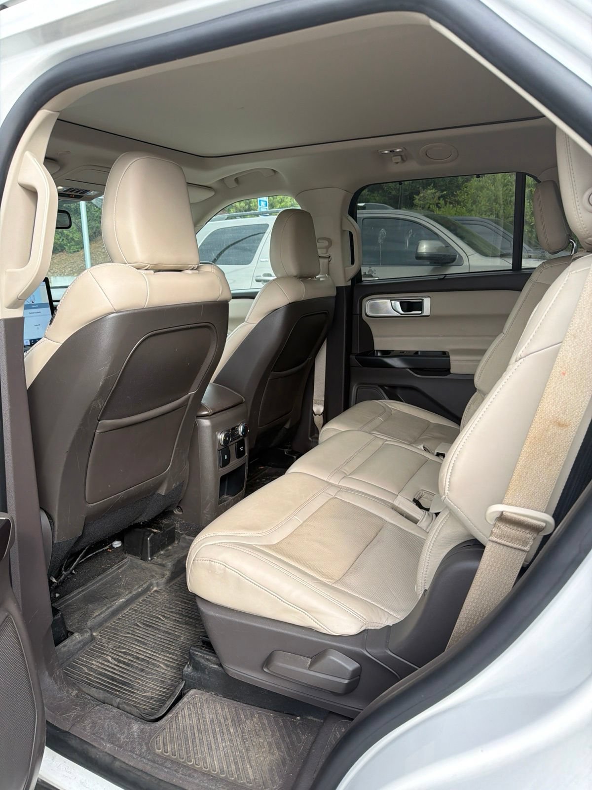 Used 2020 Ford Explorer Platinum w/ Premium Technology Package AWD/4WD image 14