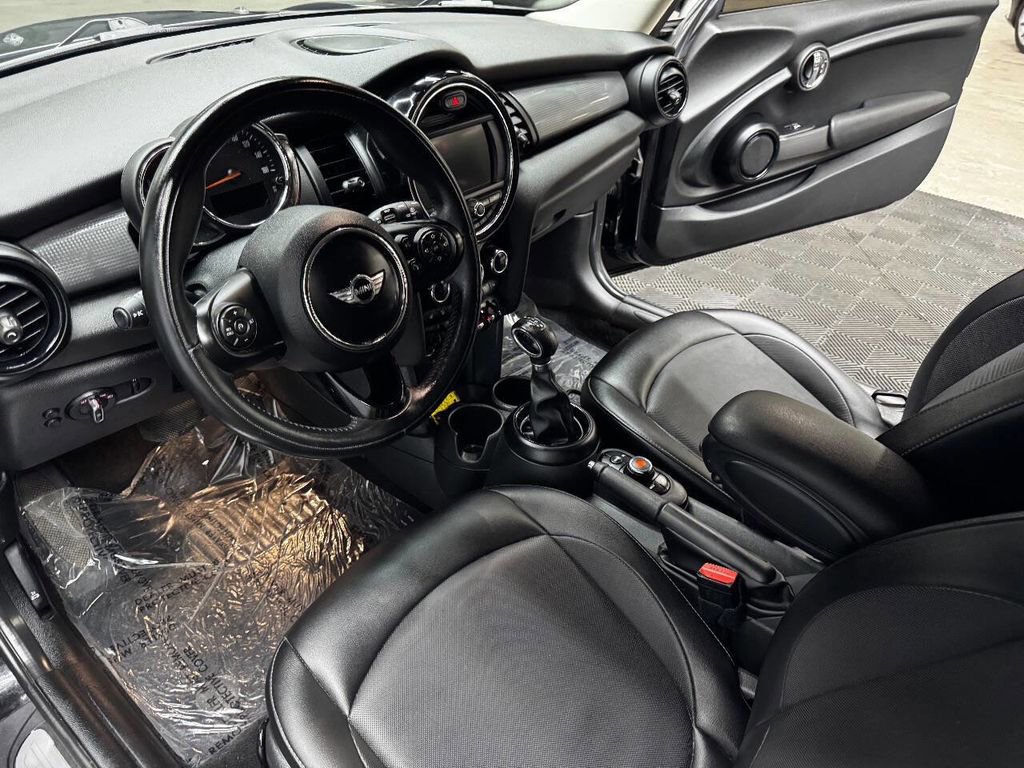 Used 2018 MINI Cooper 2-Door Hardtop w/ Signature Line Package image 31