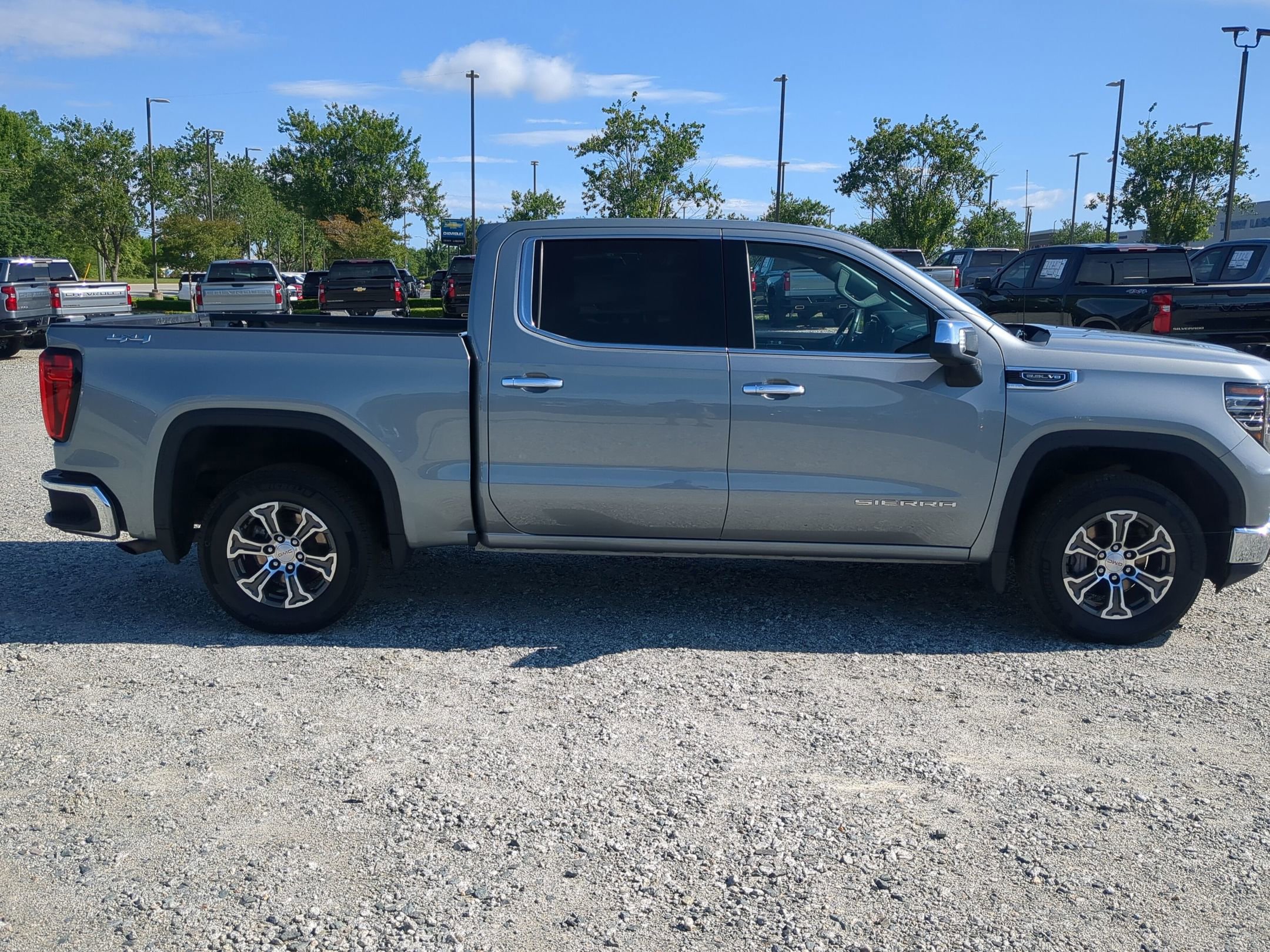 Used 2025 GMC Sierra 1500 SLT AWD/4WD image 11