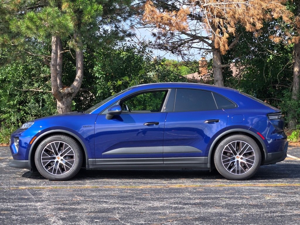 Used 2025 Porsche Macan Electric image 2