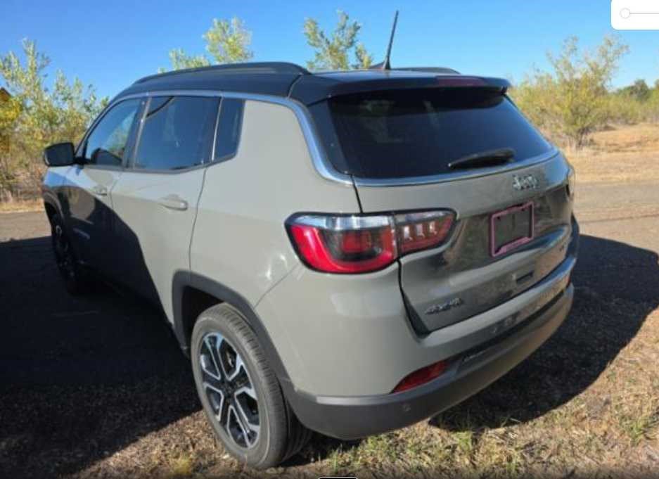 Used 2024 Jeep Compass Limited AWD/4WD image 4