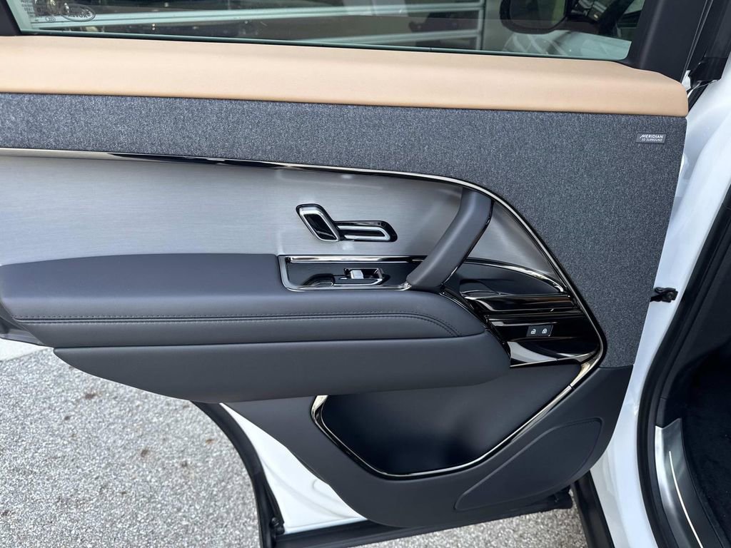 New 2026 Land Rover Range Rover Sport Dynamic SE AWD/4WD image 12