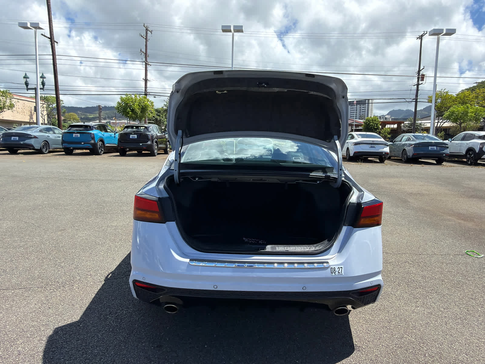 Used 2023 Nissan Altima 2.5 SR w/ SR Premium Package FWD image 11
