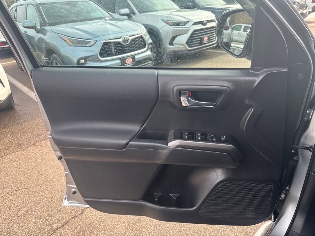 Used 2023 Toyota Tacoma TRD Off-Road image 32