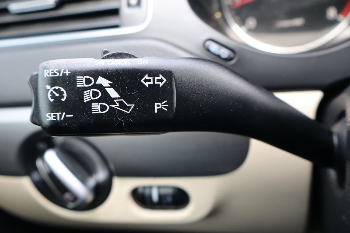 Used 2012 Volkswagen Jetta SEL FWD image 31