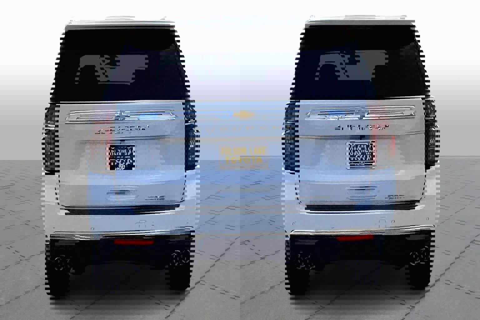 Used 2023 Chevrolet Suburban Premier image 4