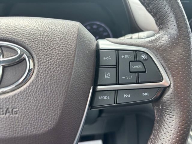 Used 2021 Toyota Sienna Platinum AWD/4WD image 15