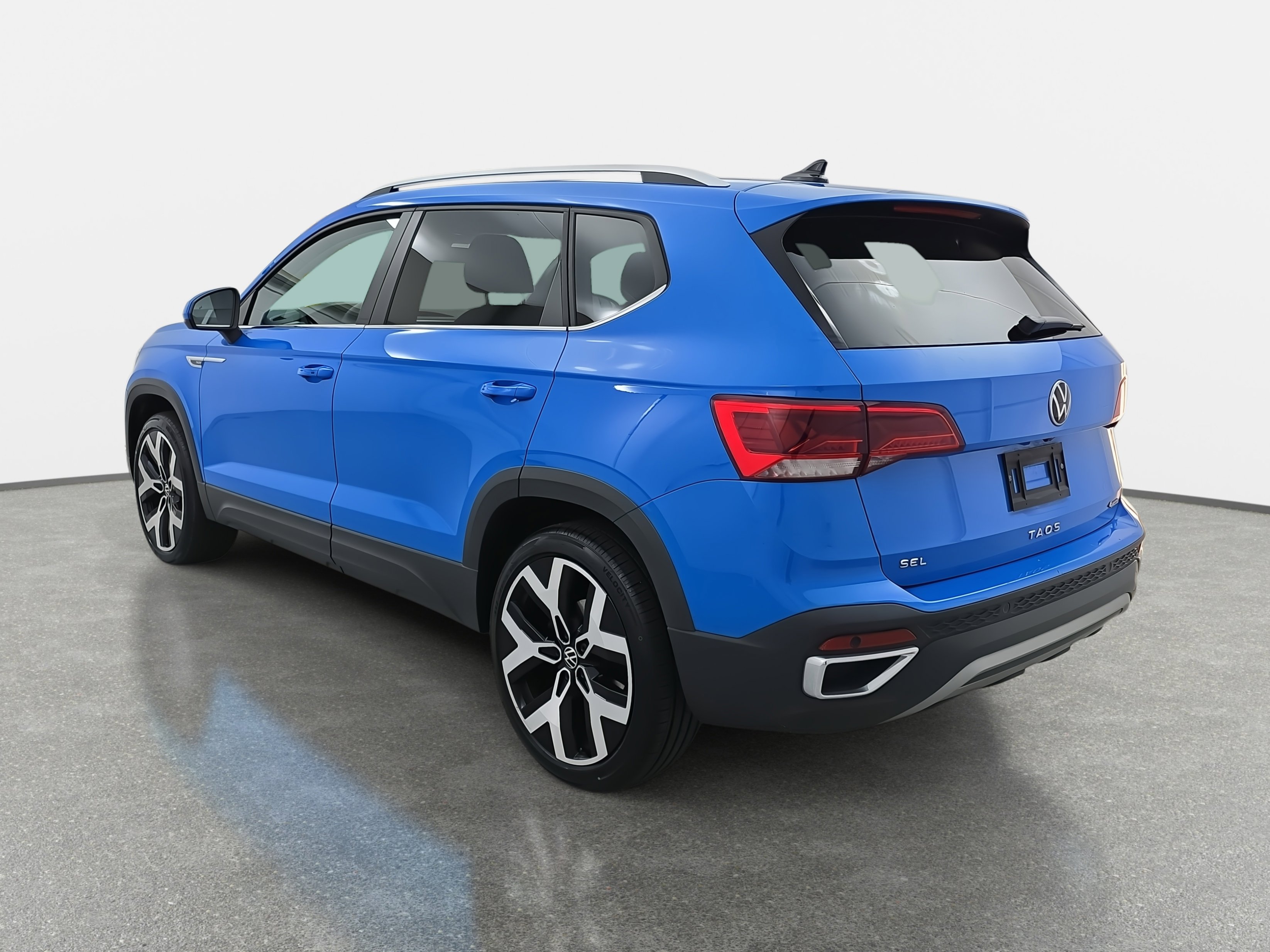 Certified 2022 Volkswagen Taos SEL w/ Panoramic Sunroof Package image 5