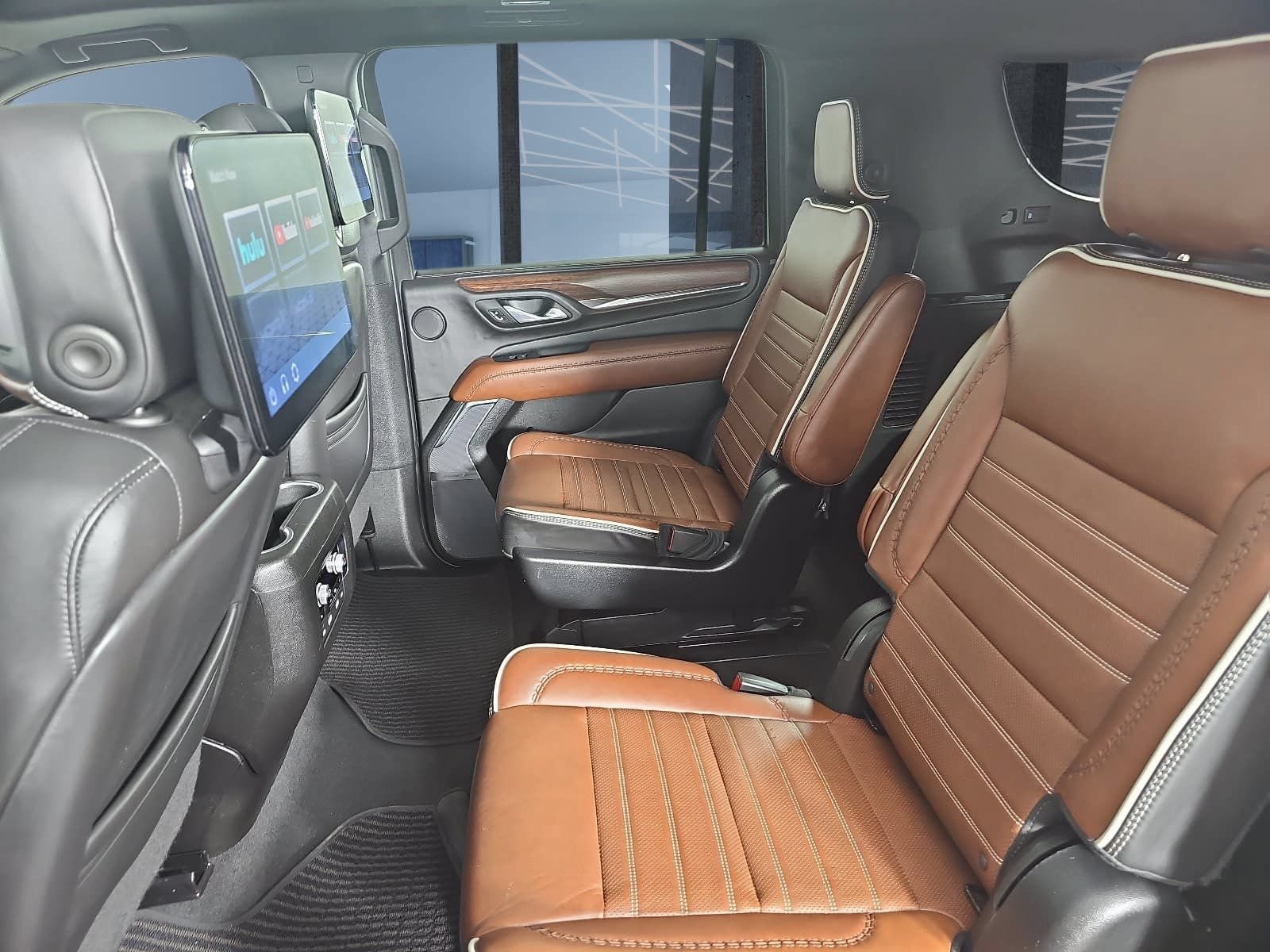 Used 2023 GMC Yukon XL Denali Ultimate AWD/4WD image 10