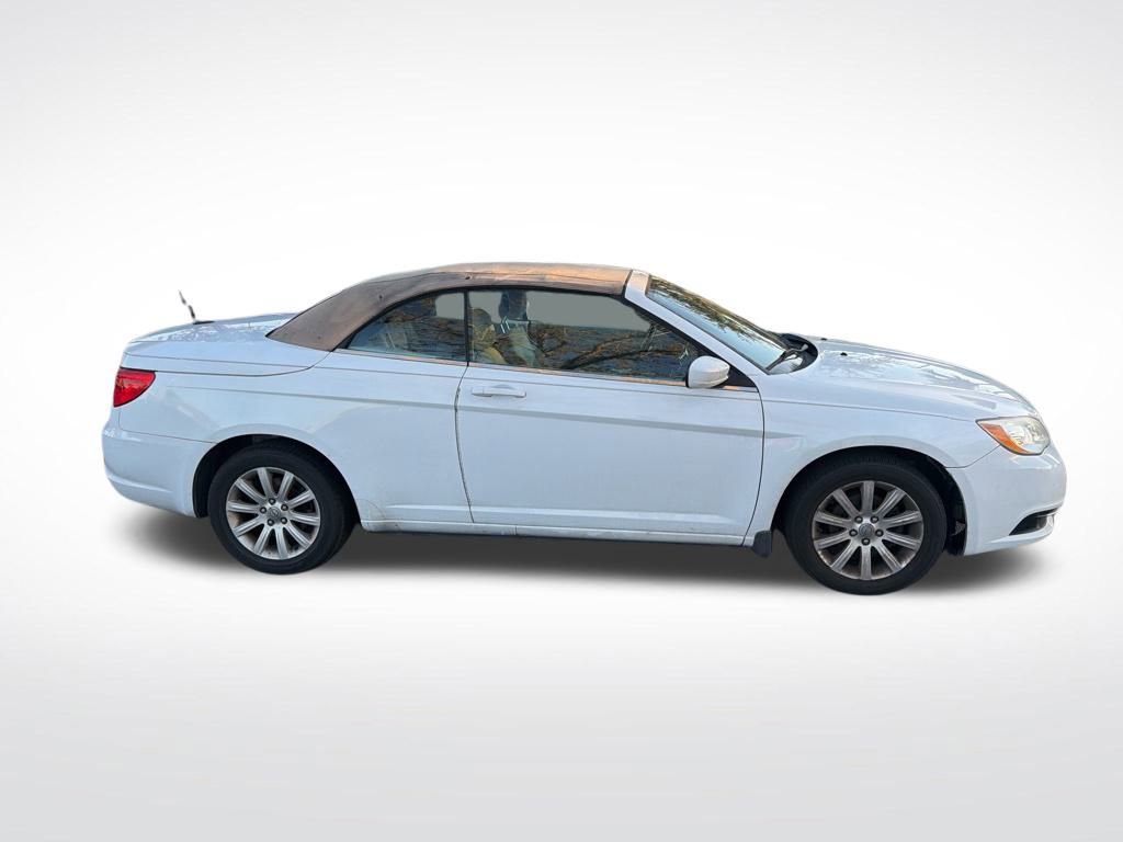 Used 2012 Chrysler 200 Touring image 4