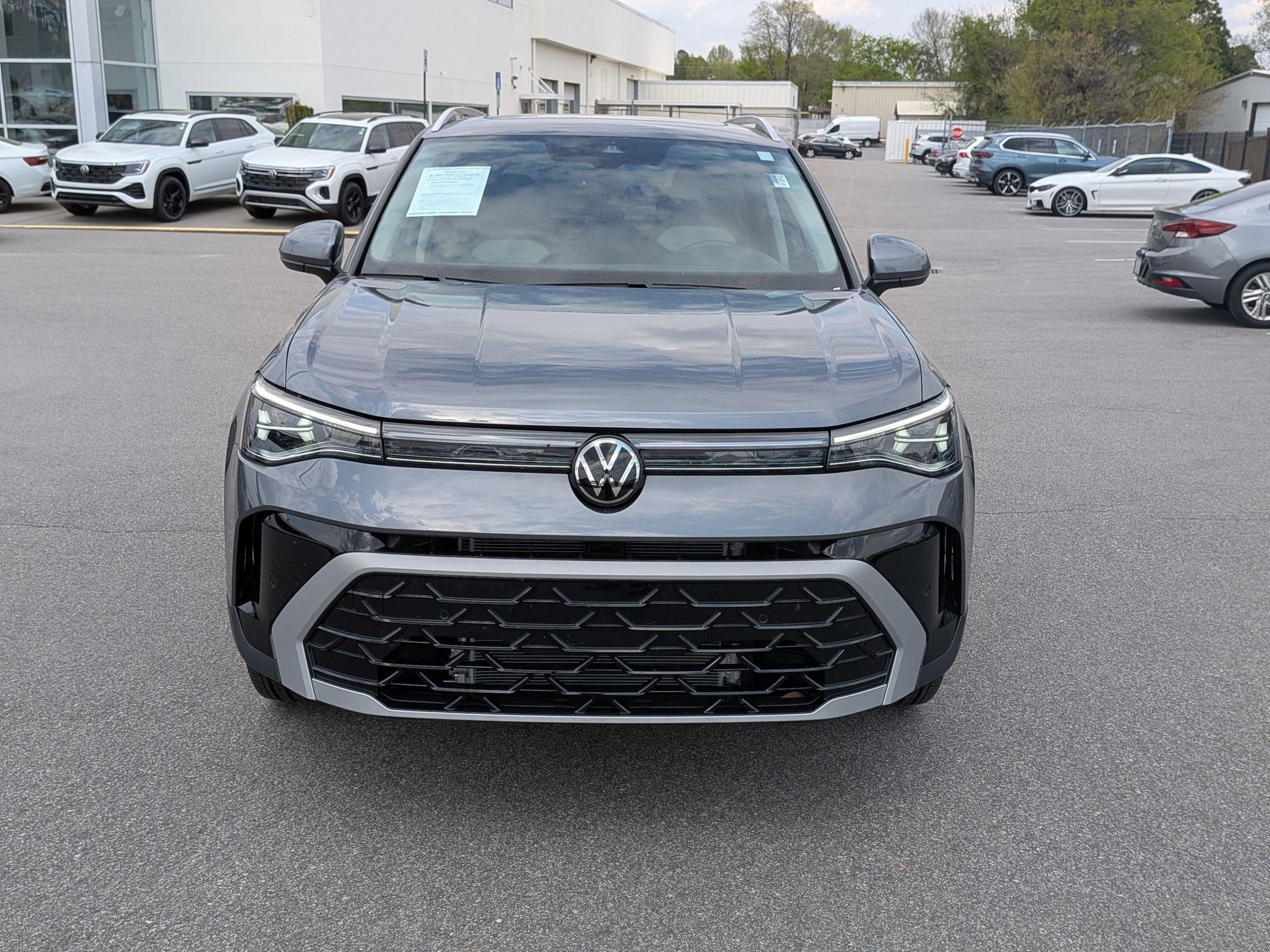 Used 2025 Volkswagen Taos SEL AWD/4WD image 8