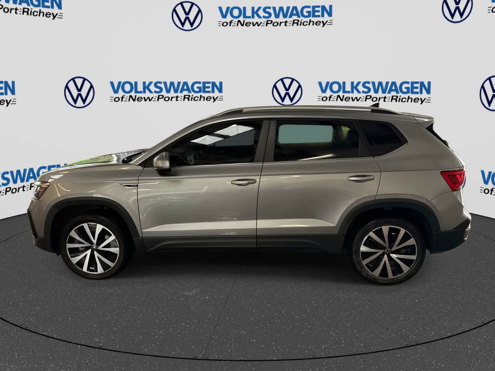 Used 2022 Volkswagen Taos SE FWD image 11