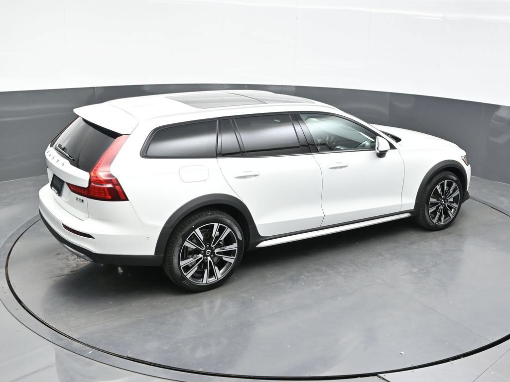 New 2026 Volvo V60 B5 Cross Country Ultra w/ Climate Package AWD/4WD image 37