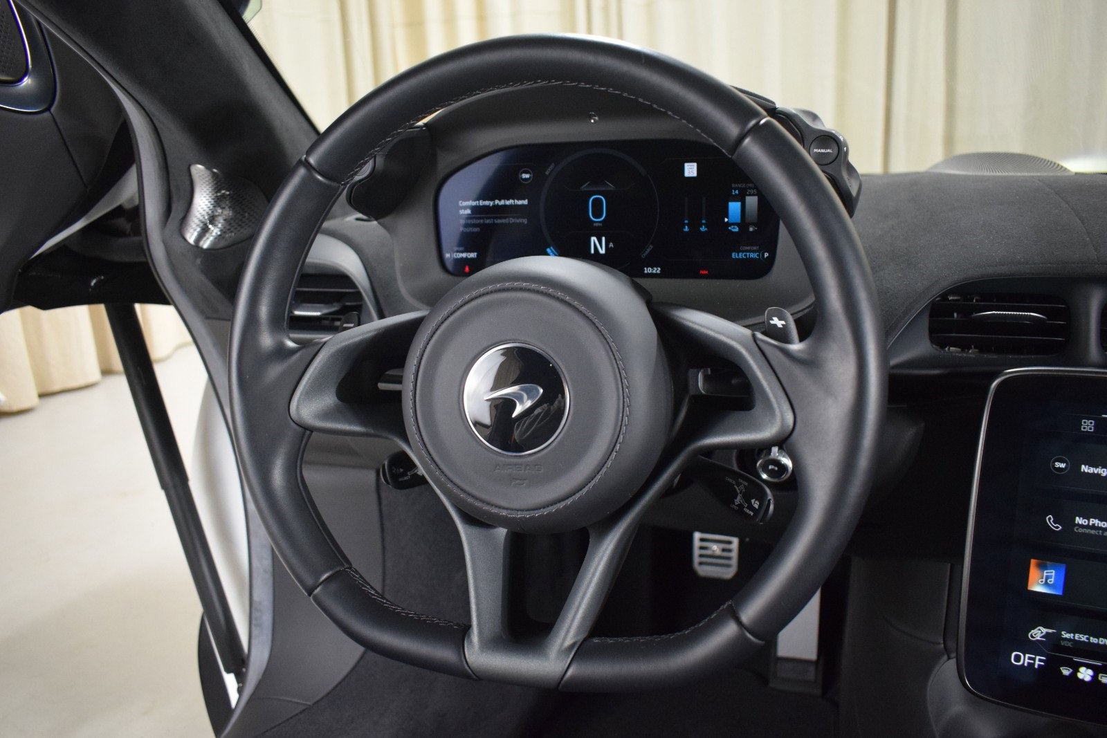 Used 2023 McLaren Artura image 22