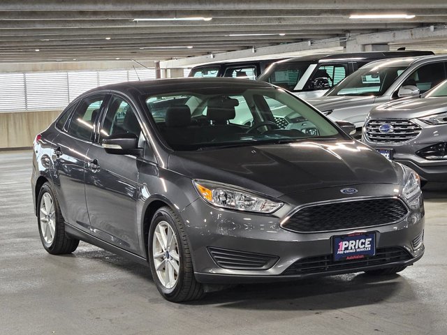 Used 2017 Ford Focus SE image 3