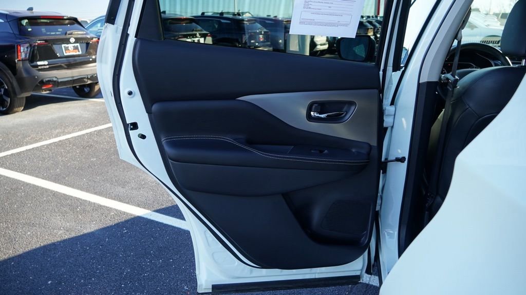 Used 2024 Nissan Murano SV w/ SV Midnight Edition Package image 17