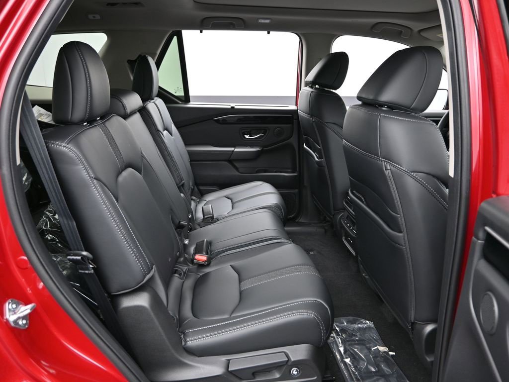 New 2025 Honda Pilot Touring image 40