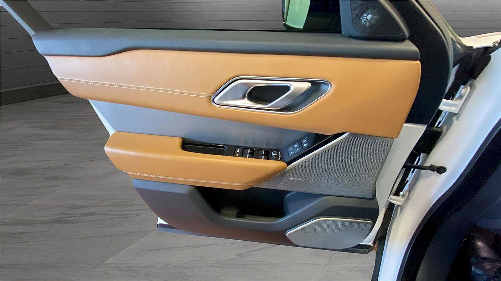 Used 2021 Land Rover Range Rover Velar R-Dynamic HSE image 16