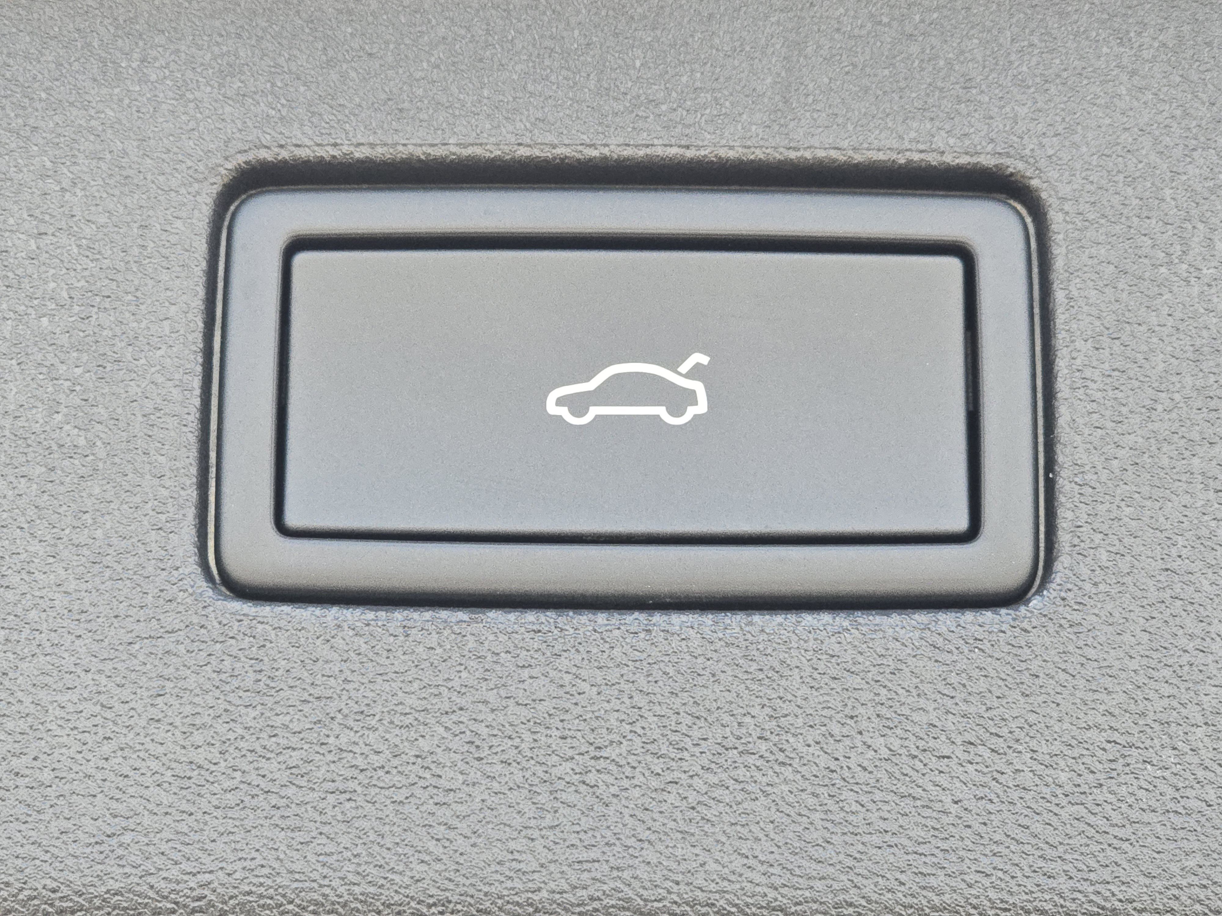 New 2026 Volkswagen Tiguan SE R-Line image 16