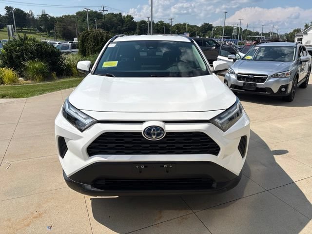 Used 2023 Toyota RAV4 XLE AWD/4WD image 2