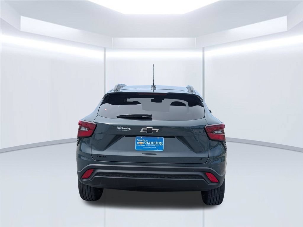 New 2026 Chevrolet Trax LT w/ Sunroof Package FWD image 5