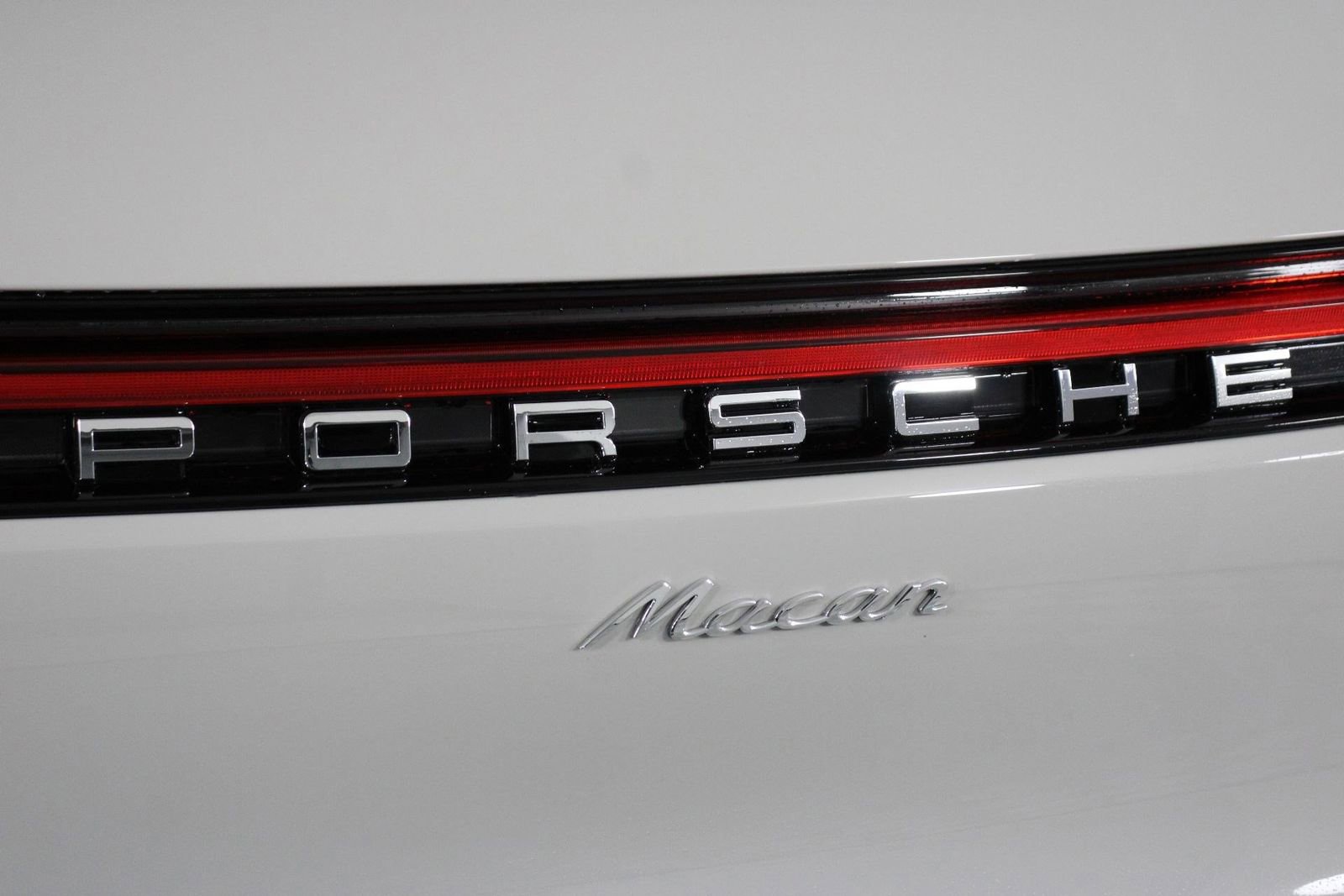 Certified 2025 Porsche Macan image 22