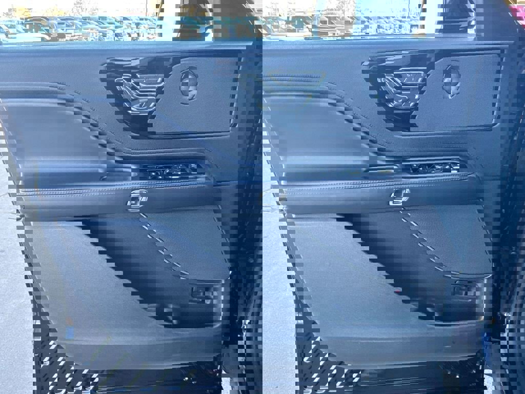 Used 2023 Lincoln Aviator Reserve image 23