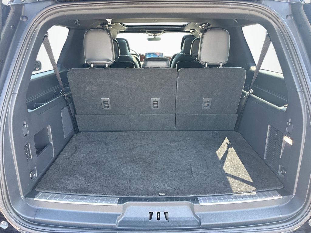 Used 2023 Lincoln Navigator L Reserve AWD/4WD image 10