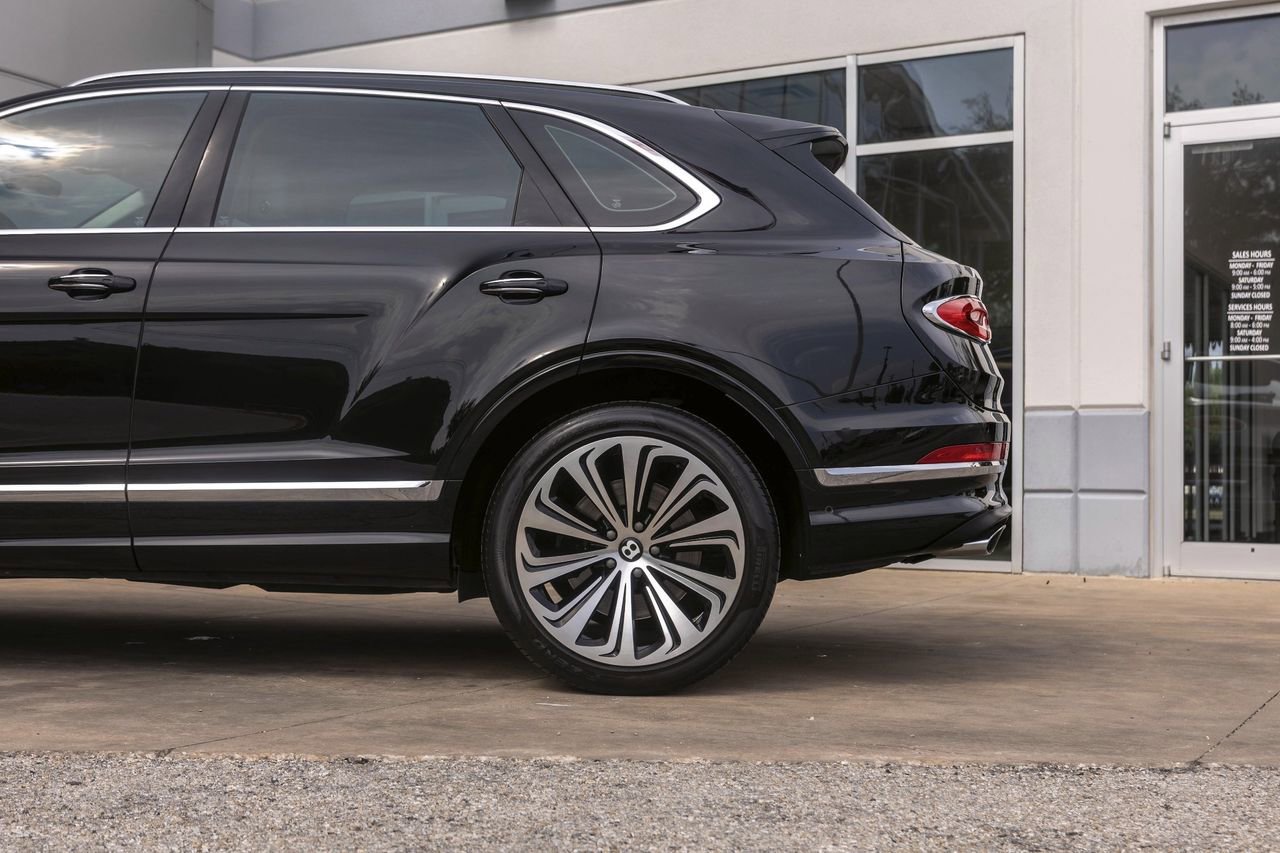 Used 2021 Bentley Bentayga AWD/4WD image 17