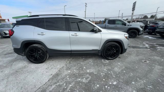 Used 2021 GMC Terrain SLT w/ Elevation Edition image 9