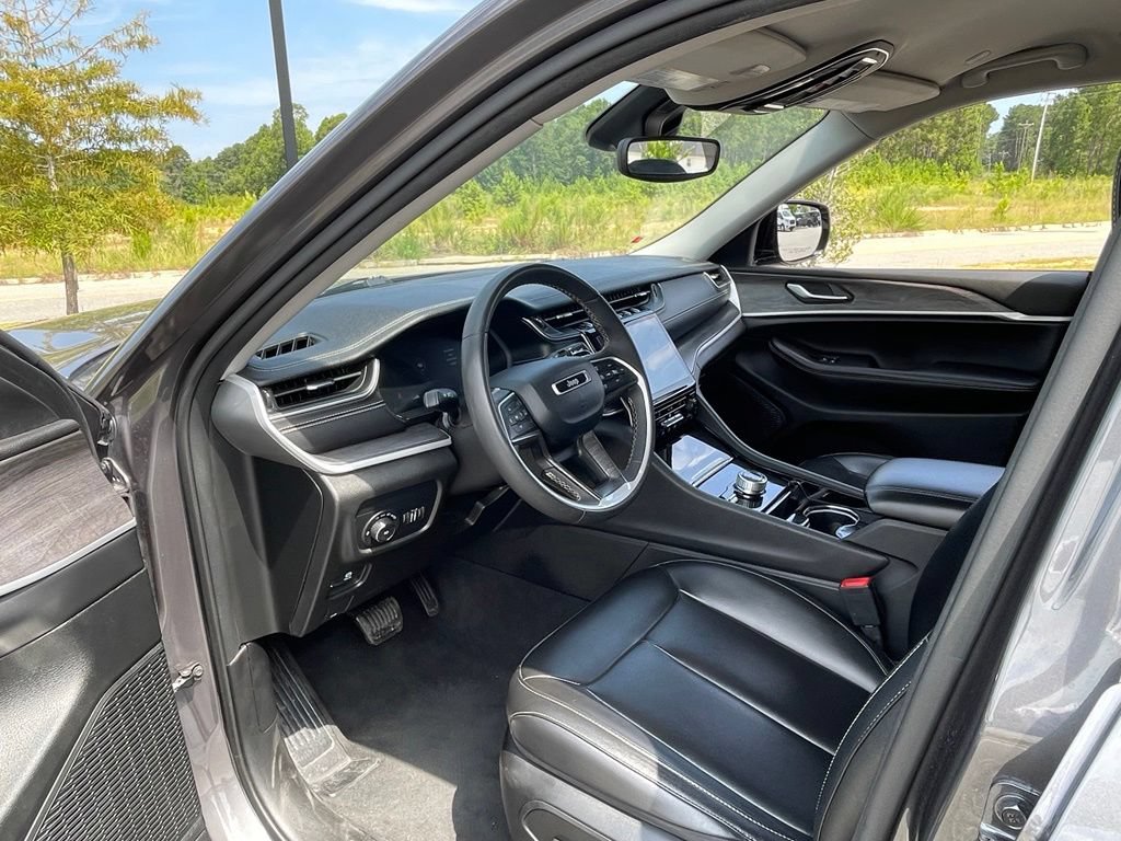 Used 2023 Jeep Grand Cherokee L Limited AWD/4WD image 35