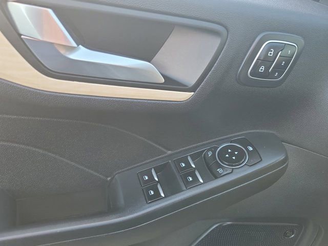 Certified 2022 Ford Escape Titanium w/ Titanium Premium Package image 25