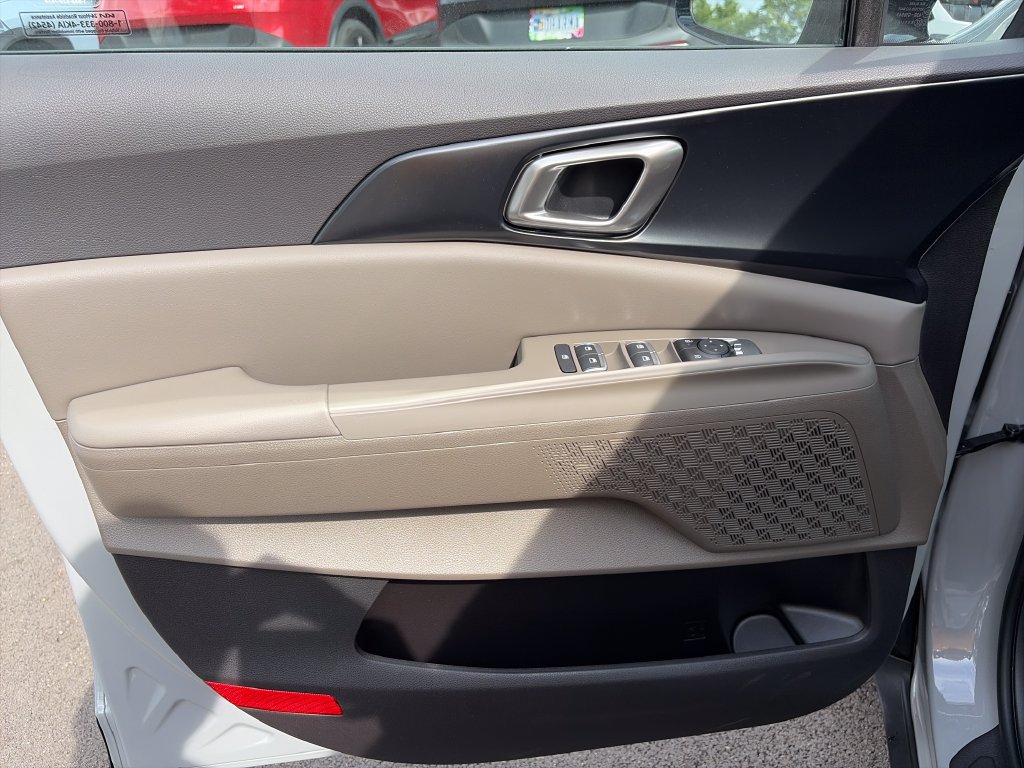 New 2027 Kia Carnival FWD image 16