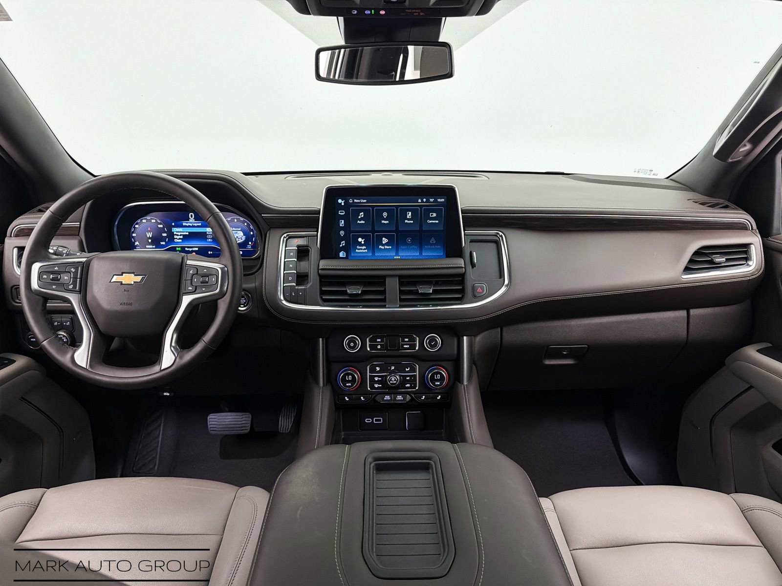 Used 2024 Chevrolet Suburban LT w/ Luxury Package RWD image 23