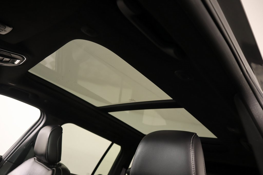 Used 2024 Jeep Grand Cherokee Limited w/ Black Appearance Package image 15