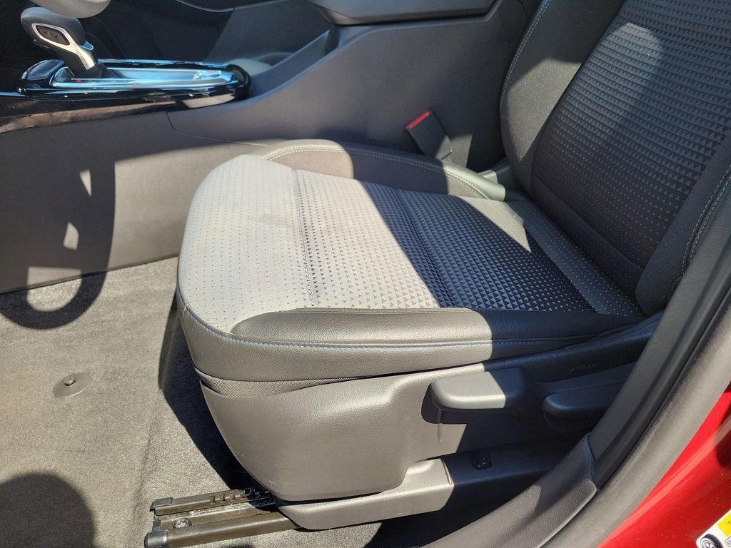 Used 2025 Chevrolet Trax LT FWD image 17