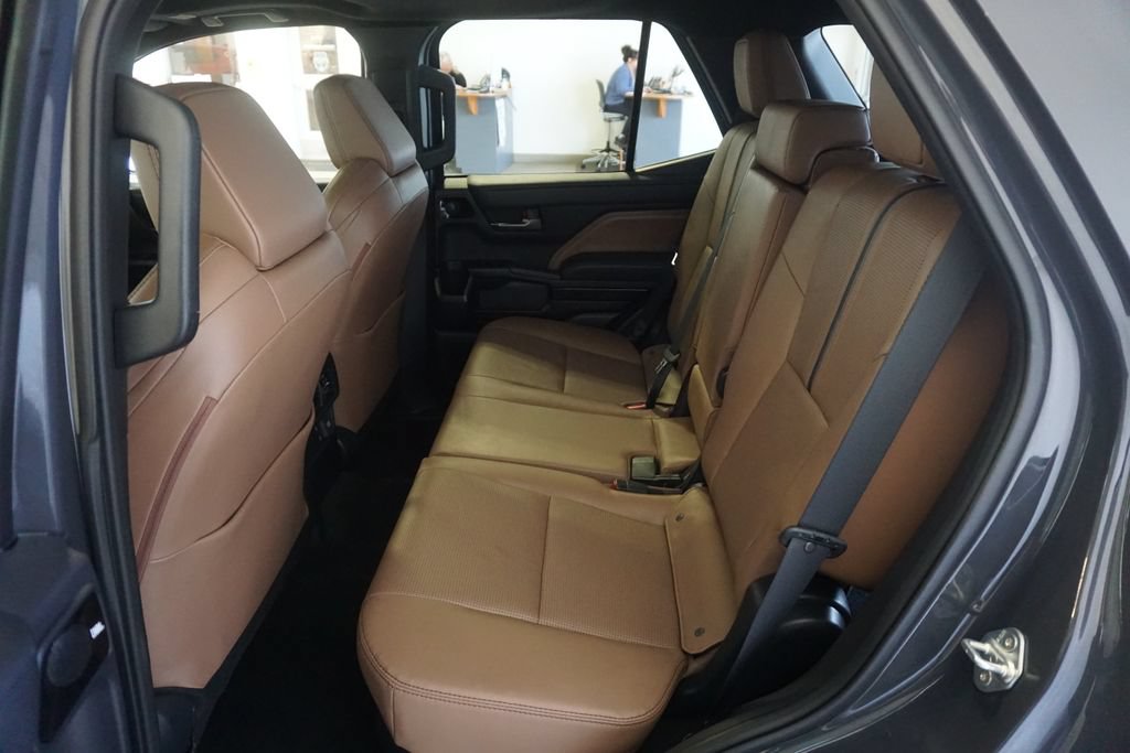 Certified 2025 Toyota 4Runner Limited AWD/4WD image 23