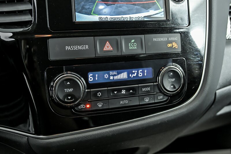 Used 2015 Mitsubishi Outlander SE AWD/4WD image 24