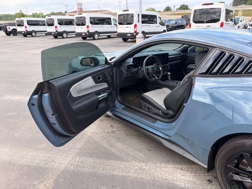 Used 2025 Ford Mustang GT RWD image 10