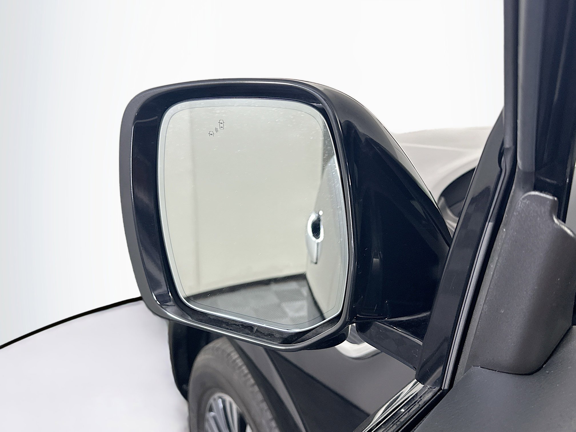 Used 2023 Nissan Armada SL w/ Midnight Edition Package image 16