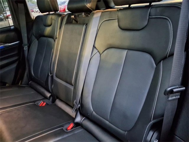 Used 2023 Jeep Grand Cherokee Overland w/ Advanced Protech Group III image 9