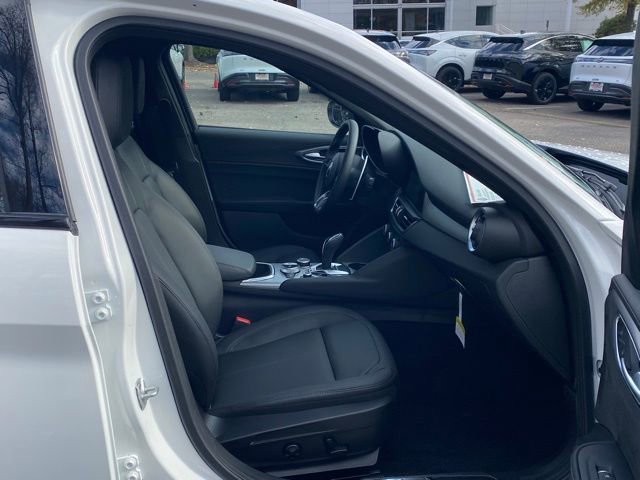 New 2025 Alfa Romeo Giulia AWD image 38