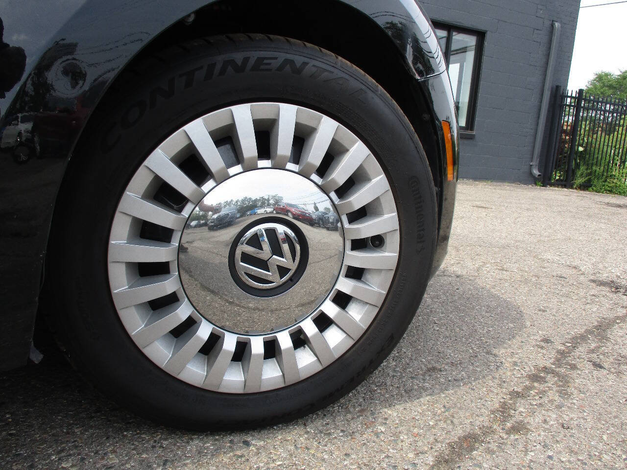 Used 2015 Volkswagen Beetle 1.8T FWD image 47