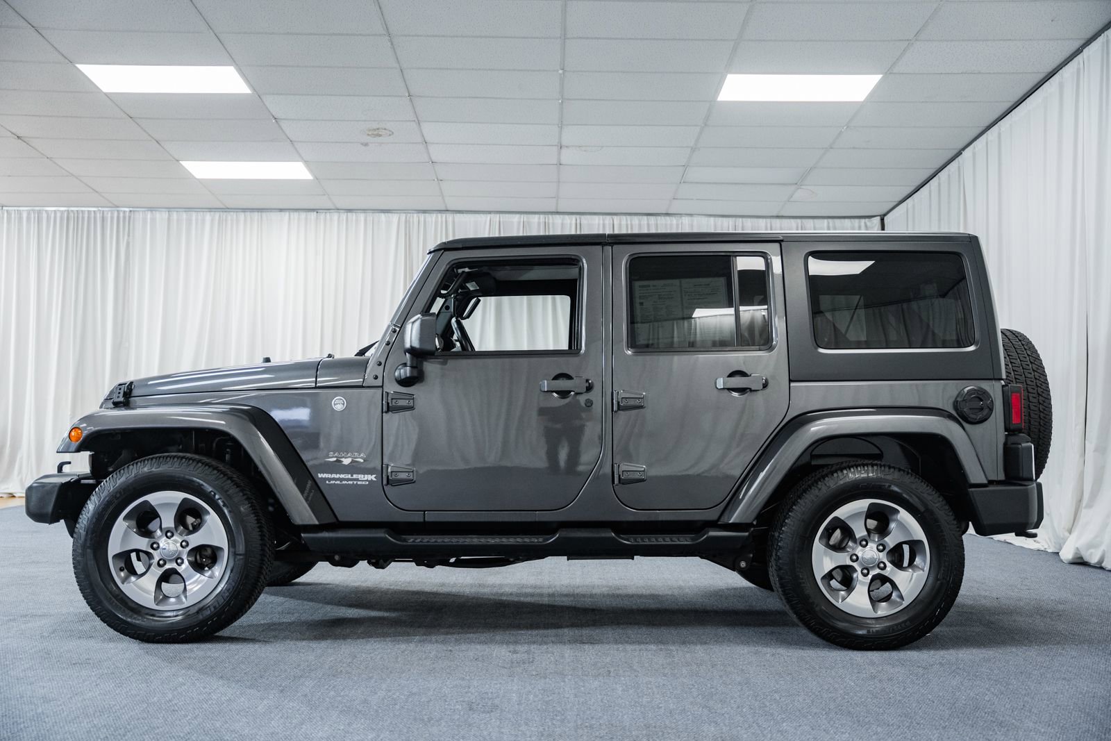 Used 2018 Jeep Wrangler Unlimited Sahara w/ Connectivity Group image 5