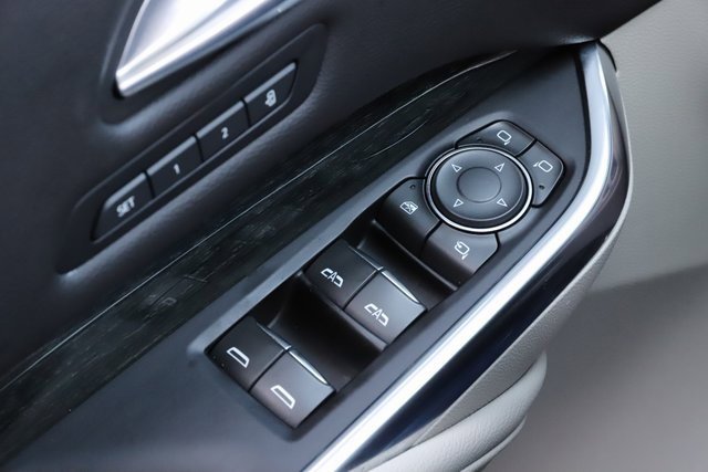 Used 2022 Cadillac XT4 Premium Luxury w/ Safety Alert Package image 18