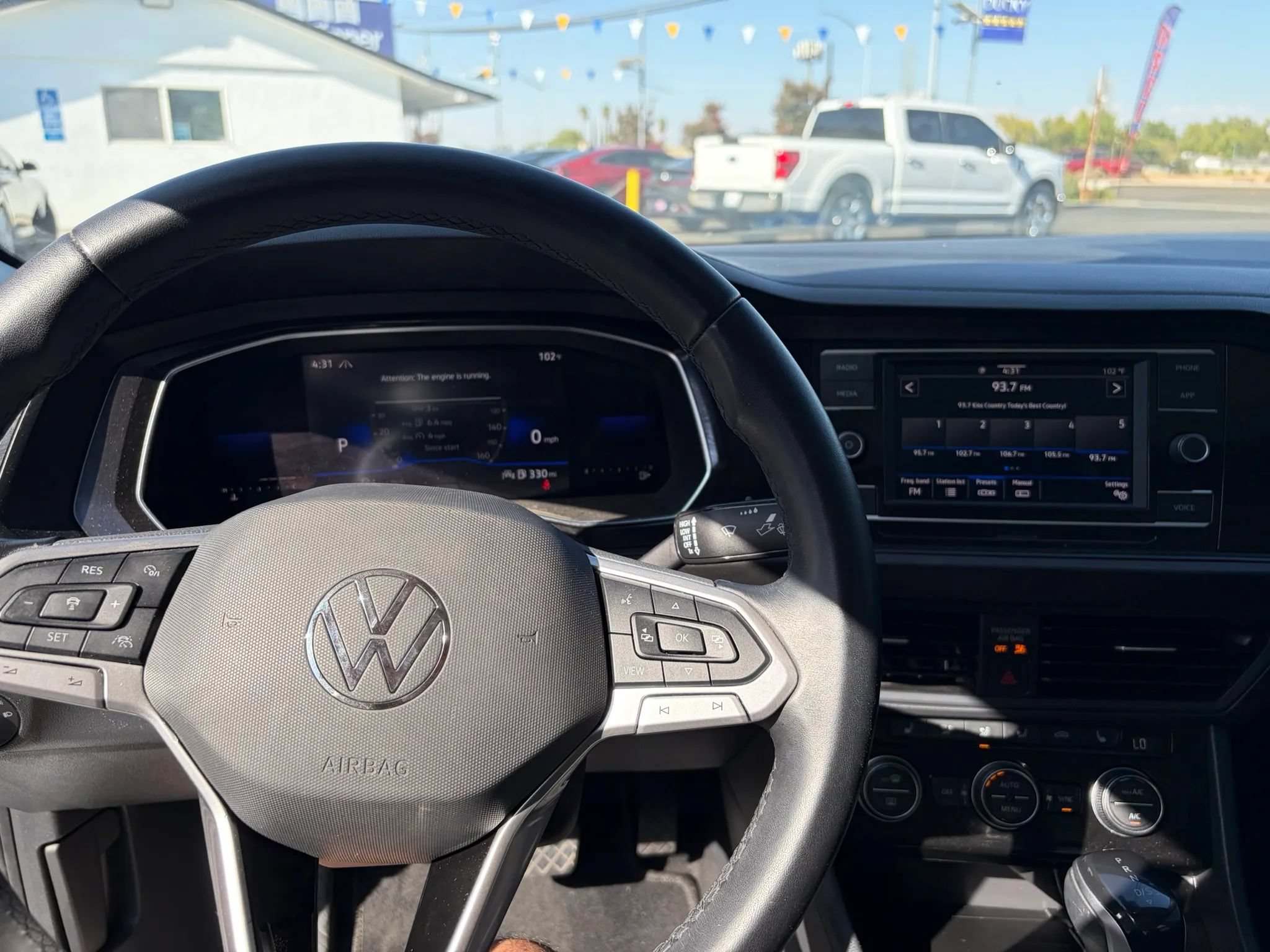 Used 2023 Volkswagen Jetta SE w/ Panoramic Sunroof Package FWD image 10
