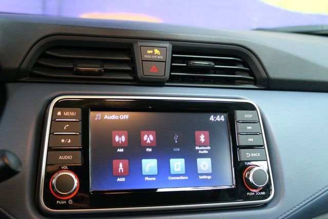 Used 2025 Nissan Versa SV image 16