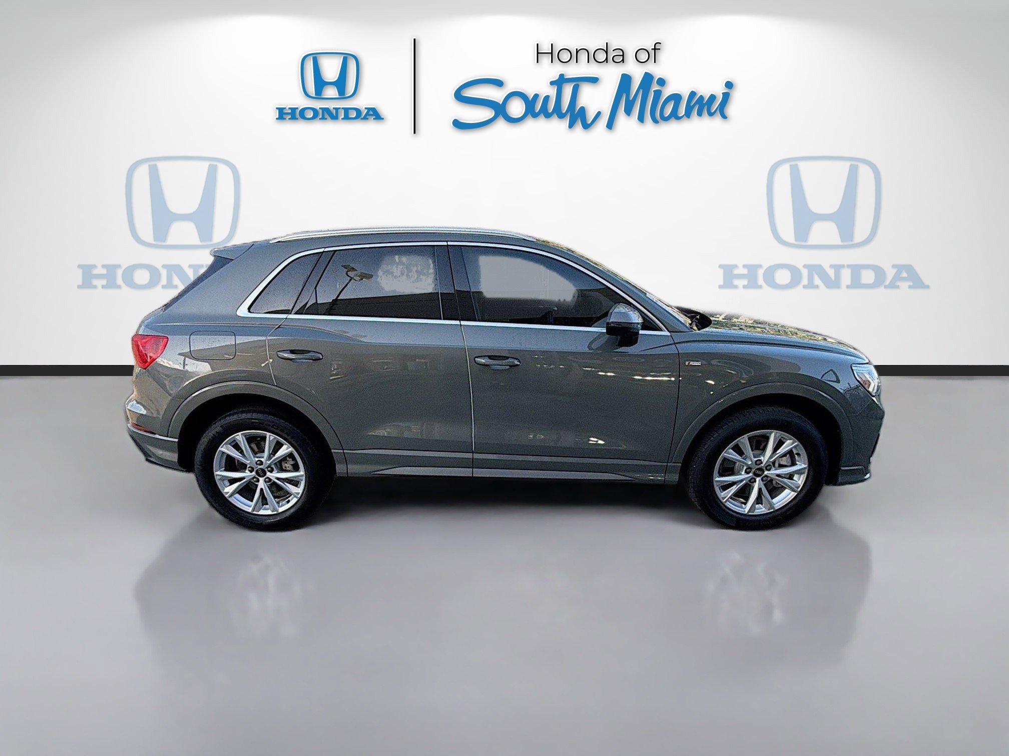 Used 2024 Audi Q3 2.0T Premium image 8